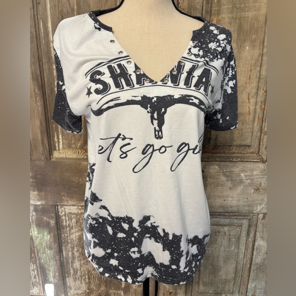 Graphic Tee Shania Twain with Bull Skull Design